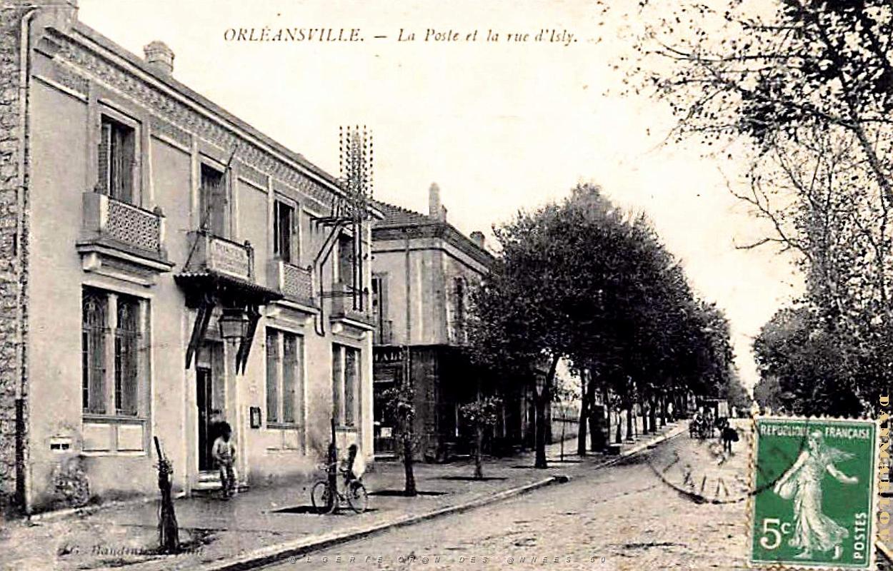 Orleansville - Poste et Rue d'Isly - 1914.jpg